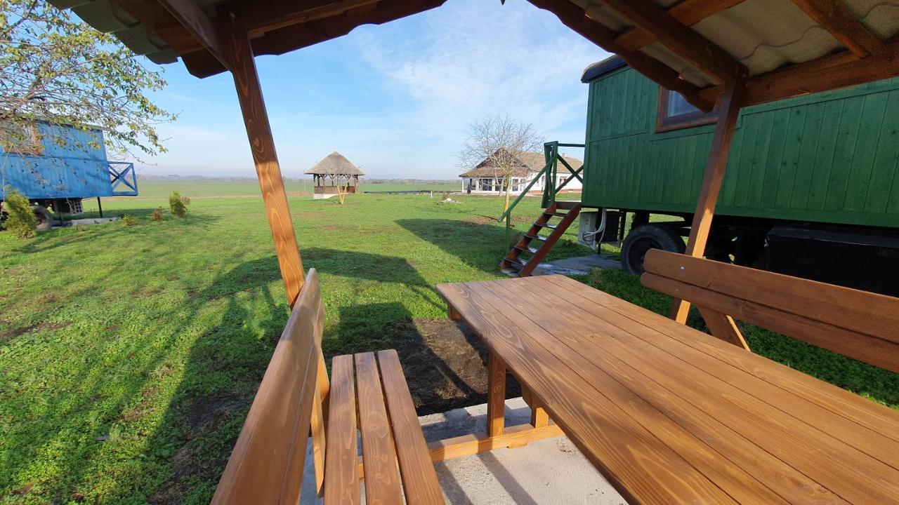 Bed and Breakfast Tisza White House à Tiszaszolos Extérieur photo