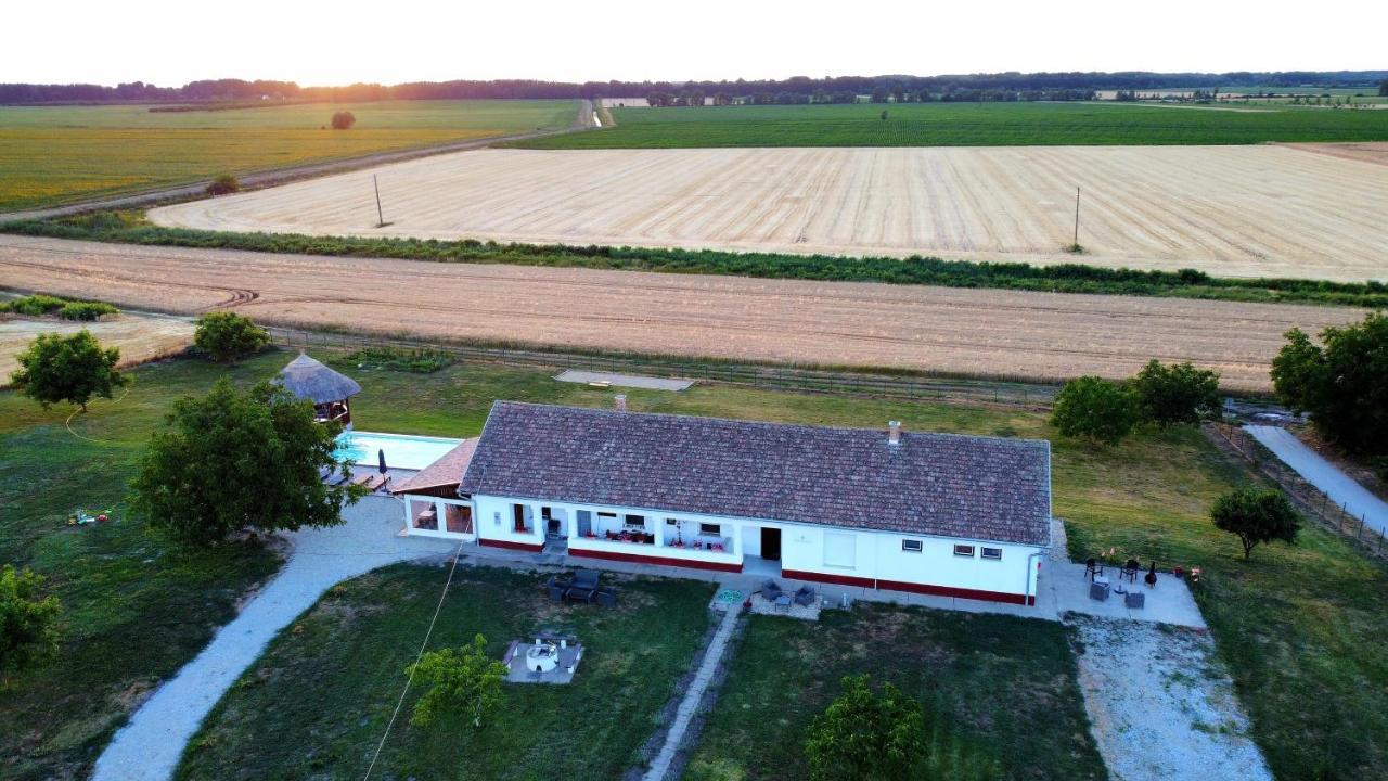 Bed and Breakfast Tisza White House à Tiszaszolos Extérieur photo