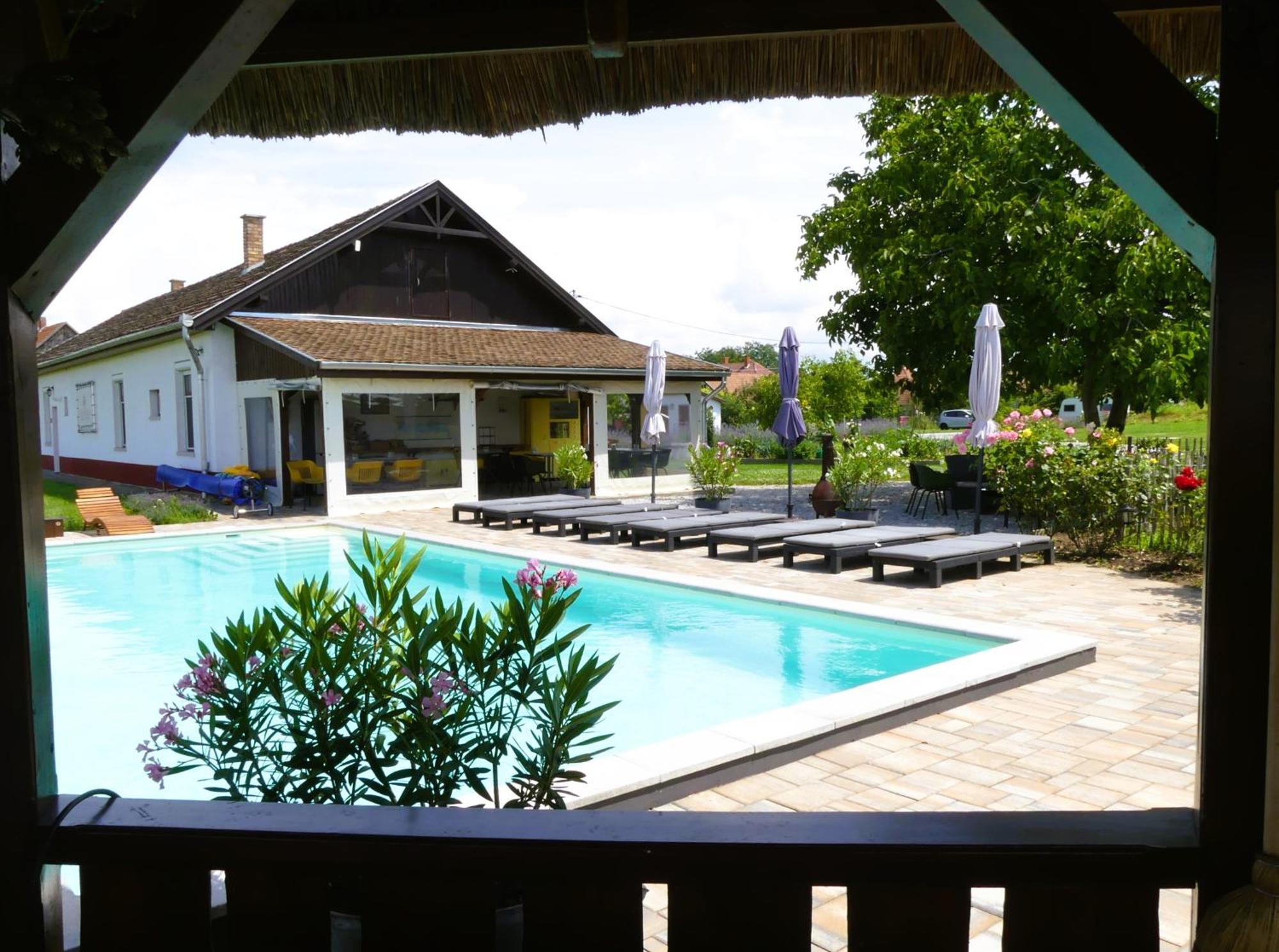 Bed and Breakfast Tisza White House à Tiszaszolos Extérieur photo